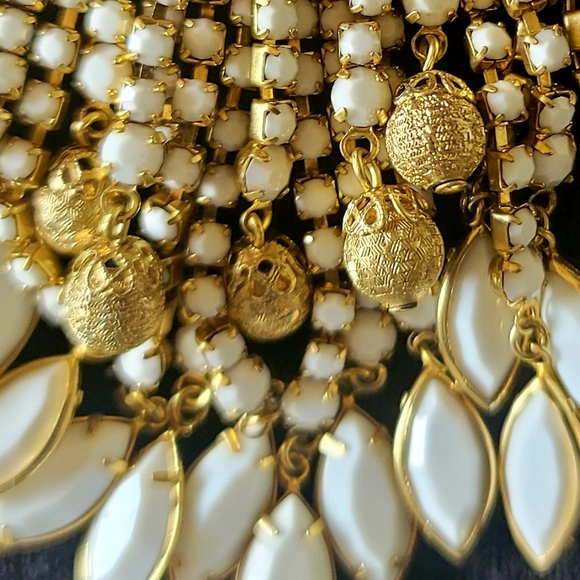 Striking Vintage White and Gold Statement Pin - Special - Unusual   - Picture 3 of 4